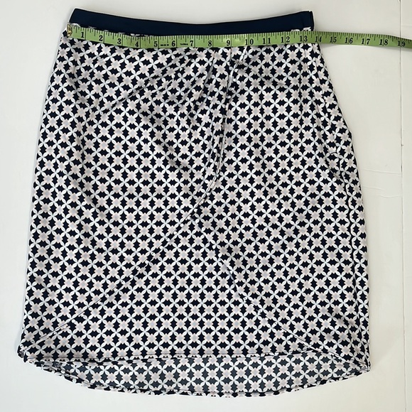 H&M Petal Skirt, size 6 NWT - Picture 7 of 7